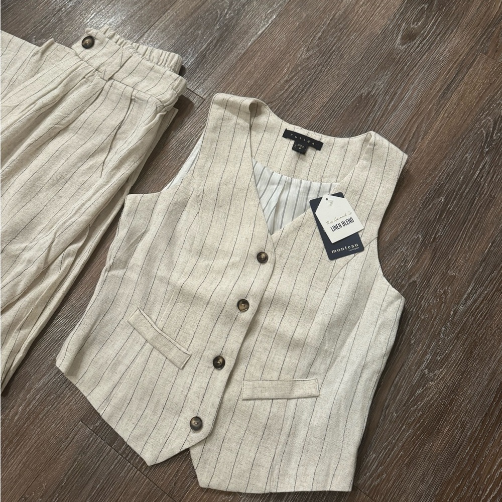 Beautiful two-piece vest pant set w/ tags 😍